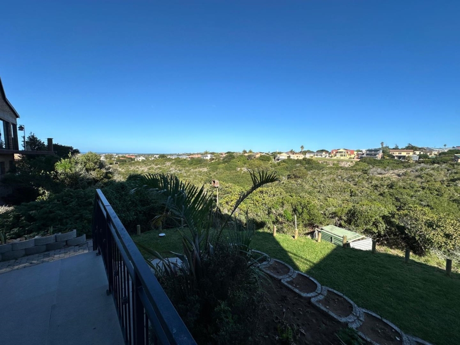5 Bedroom Property for Sale in Stilbaai Wes Western Cape